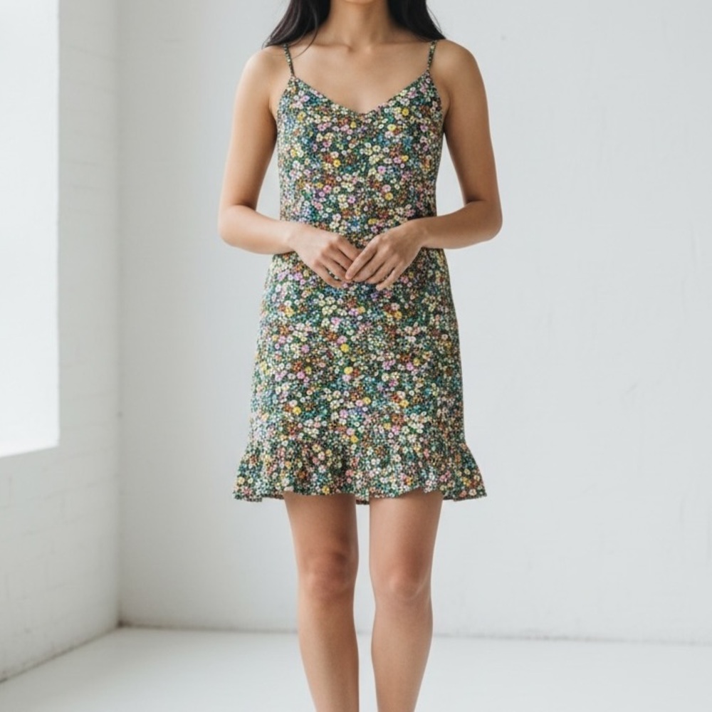 NWT Ditsy Floral Ruffle Hem Cami Mini Dress Floral Size Small Rayon/Viscose